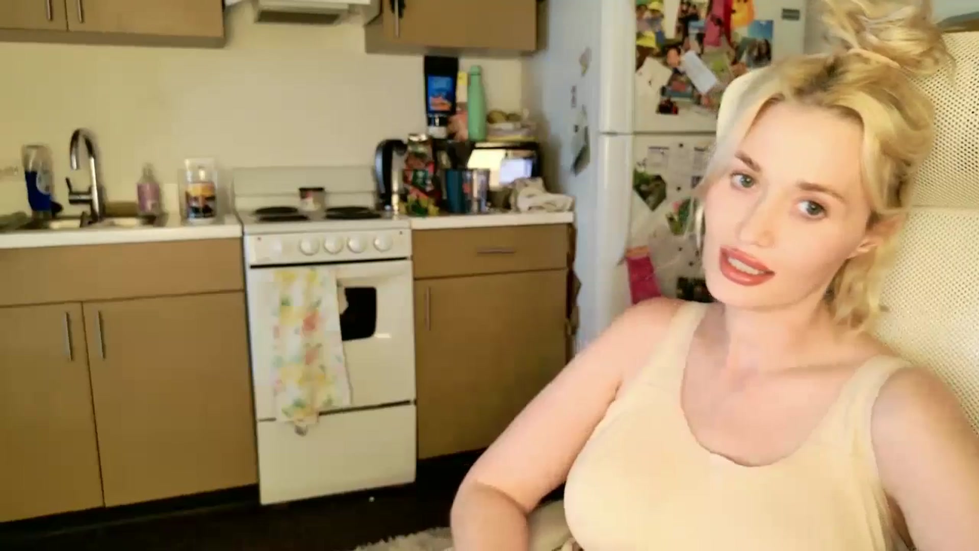 Gallery image thumbnail from Molly_Moans's myfreecams stream on, 04/01/2025, 22:34 image 16 of 20