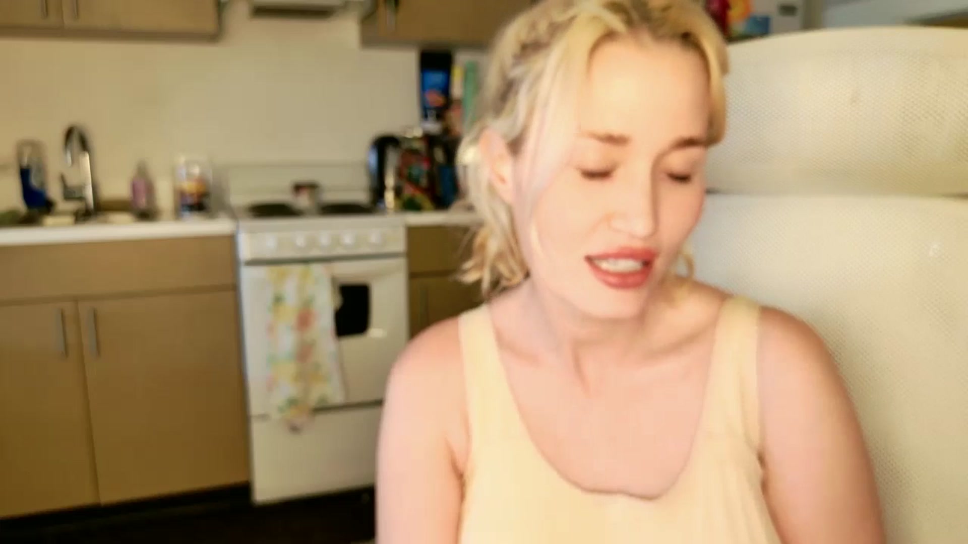 Gallery image thumbnail from Molly_Moans's myfreecams stream on, 04/01/2025, 22:34 image 13 of 20