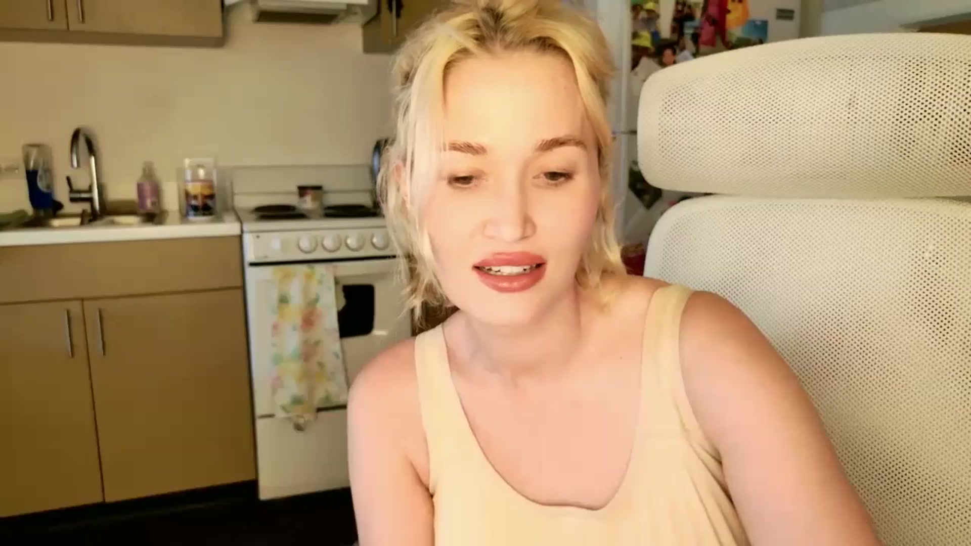 Gallery image thumbnail from Molly_Moans's myfreecams stream on, 04/01/2025, 22:34 image 14 of 20