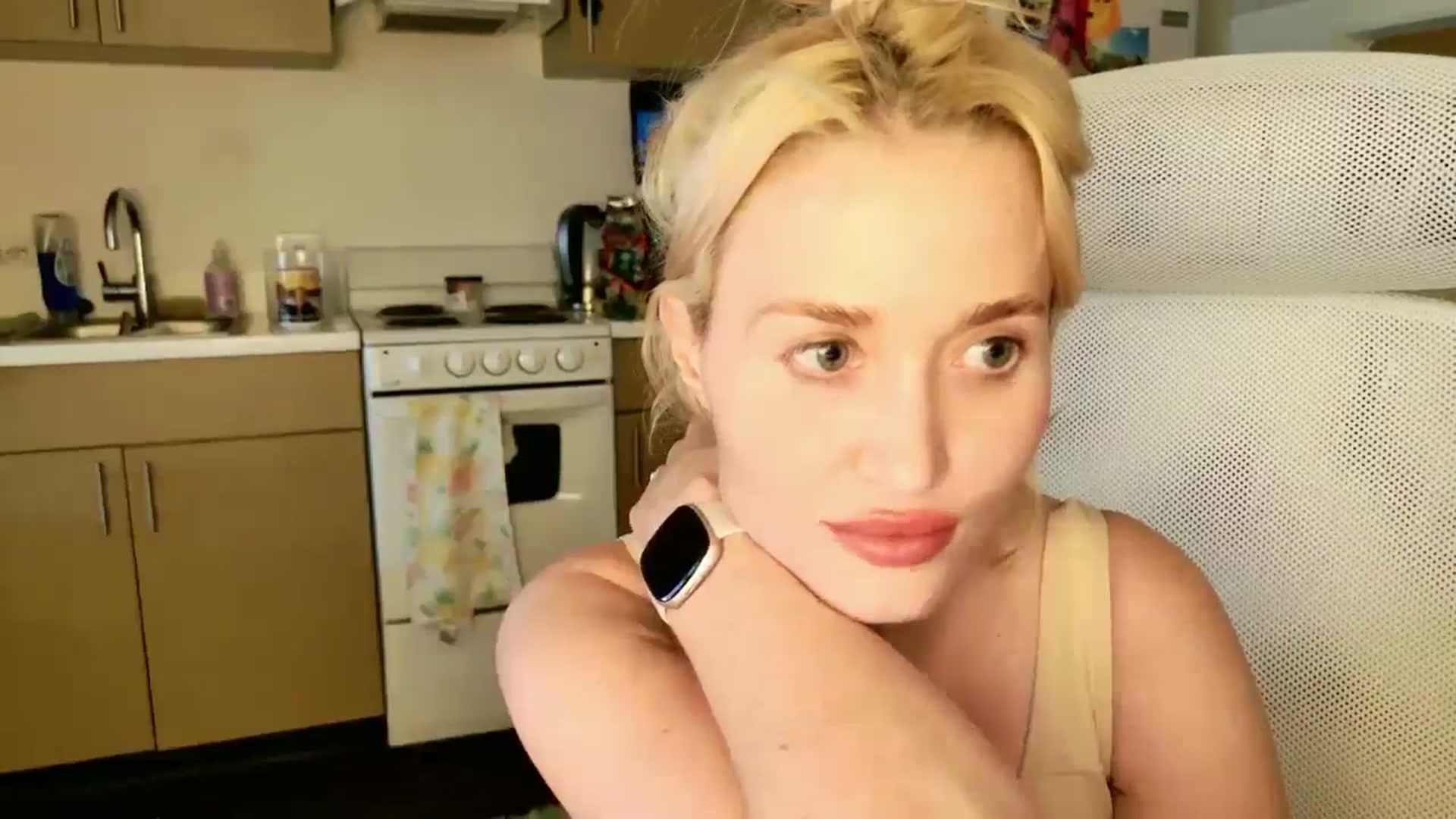 Gallery image thumbnail from Molly_Moans's myfreecams stream on, 04/01/2025, 22:34 image 19 of 20