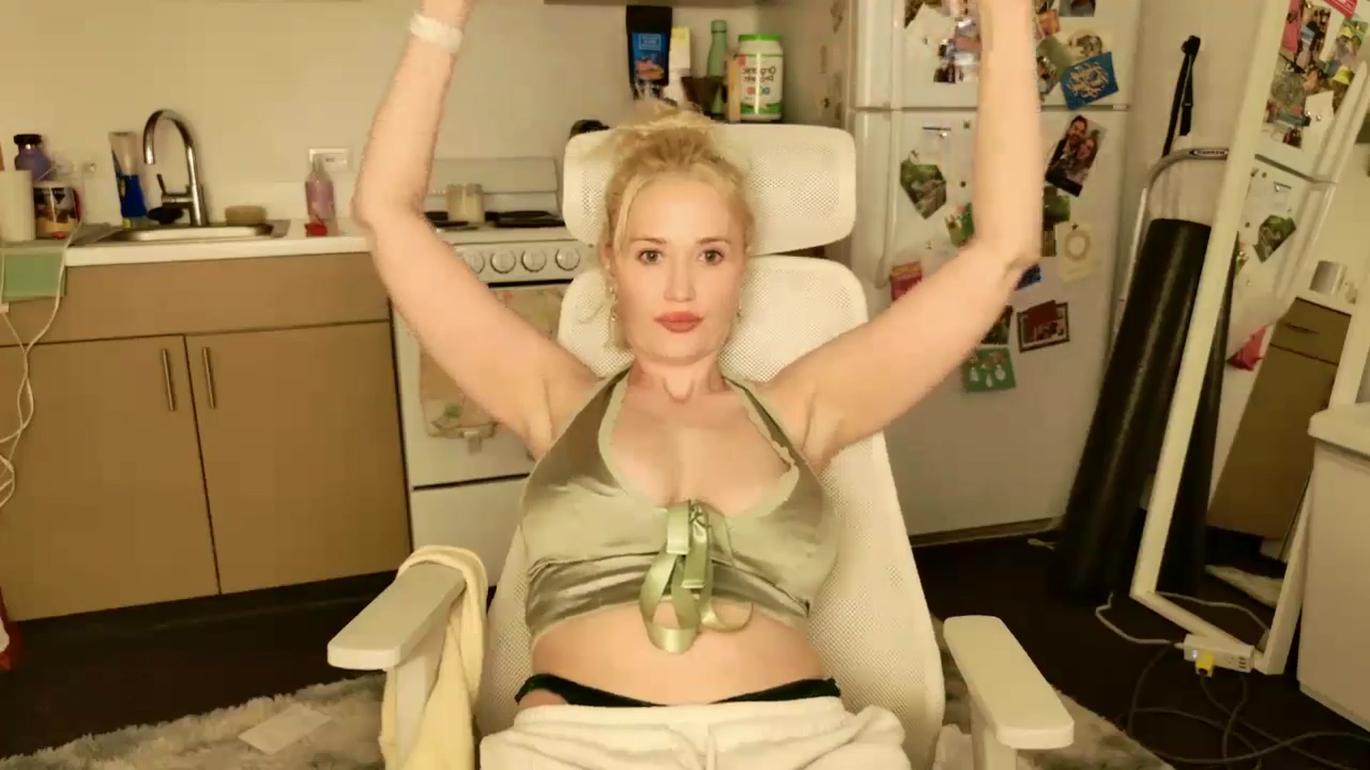 Gallery image thumbnail from Molly_Moans's myfreecams stream on, 04/21/2025, 02:43 image 13 of 20