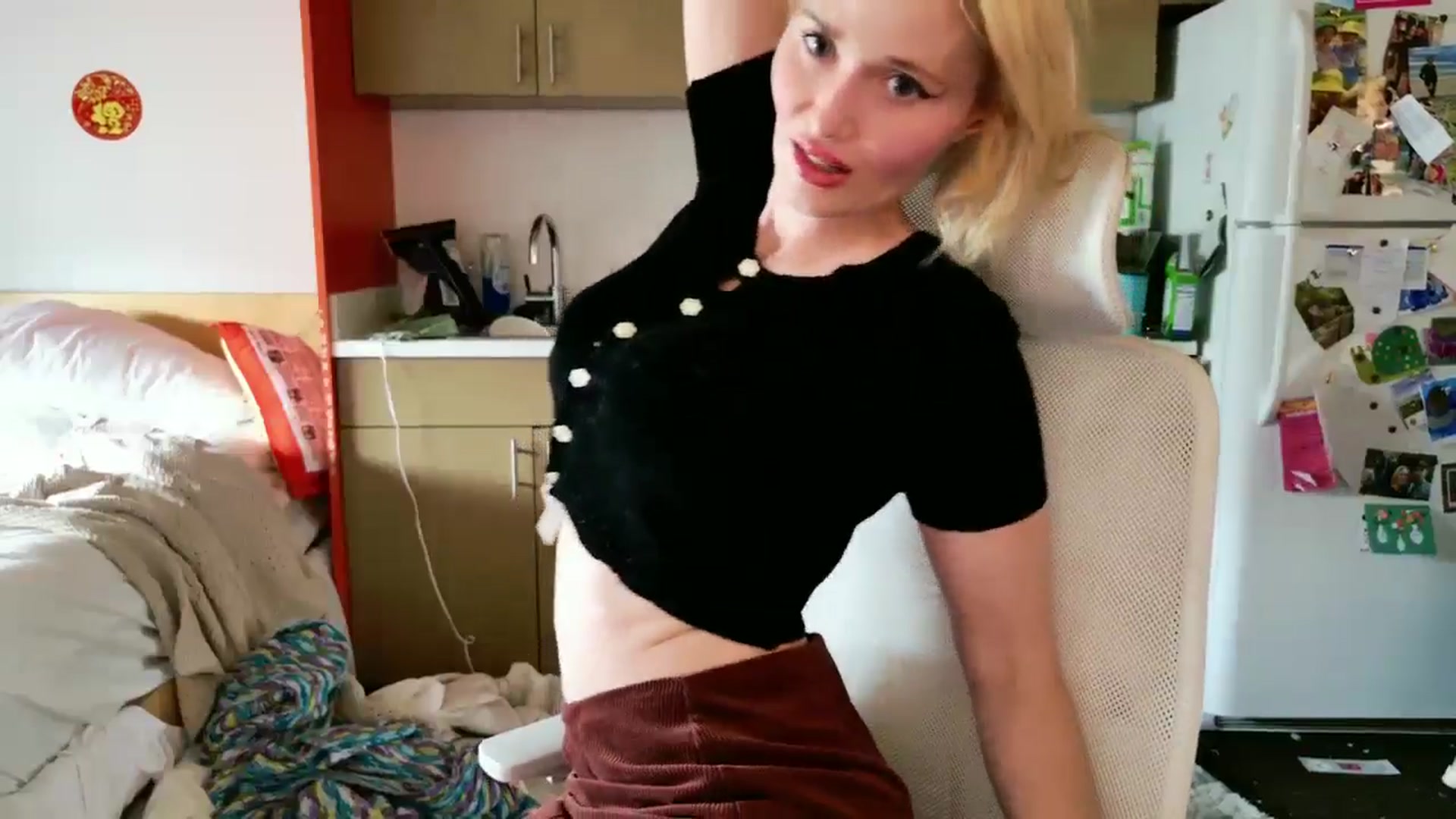 Gallery image thumbnail from Molly_Moans's myfreecams stream on, 05/12/2025, 22:17 image 2 of 20