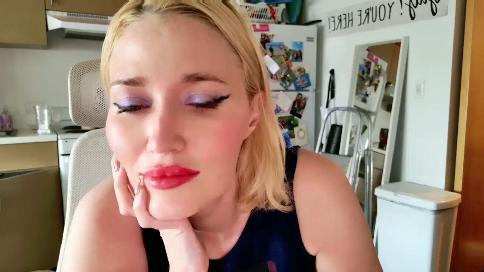 Gallery image thumbnail from Molly_Moans's myfreecams stream on, 05/13/2025, 19:06 image 13 of 20