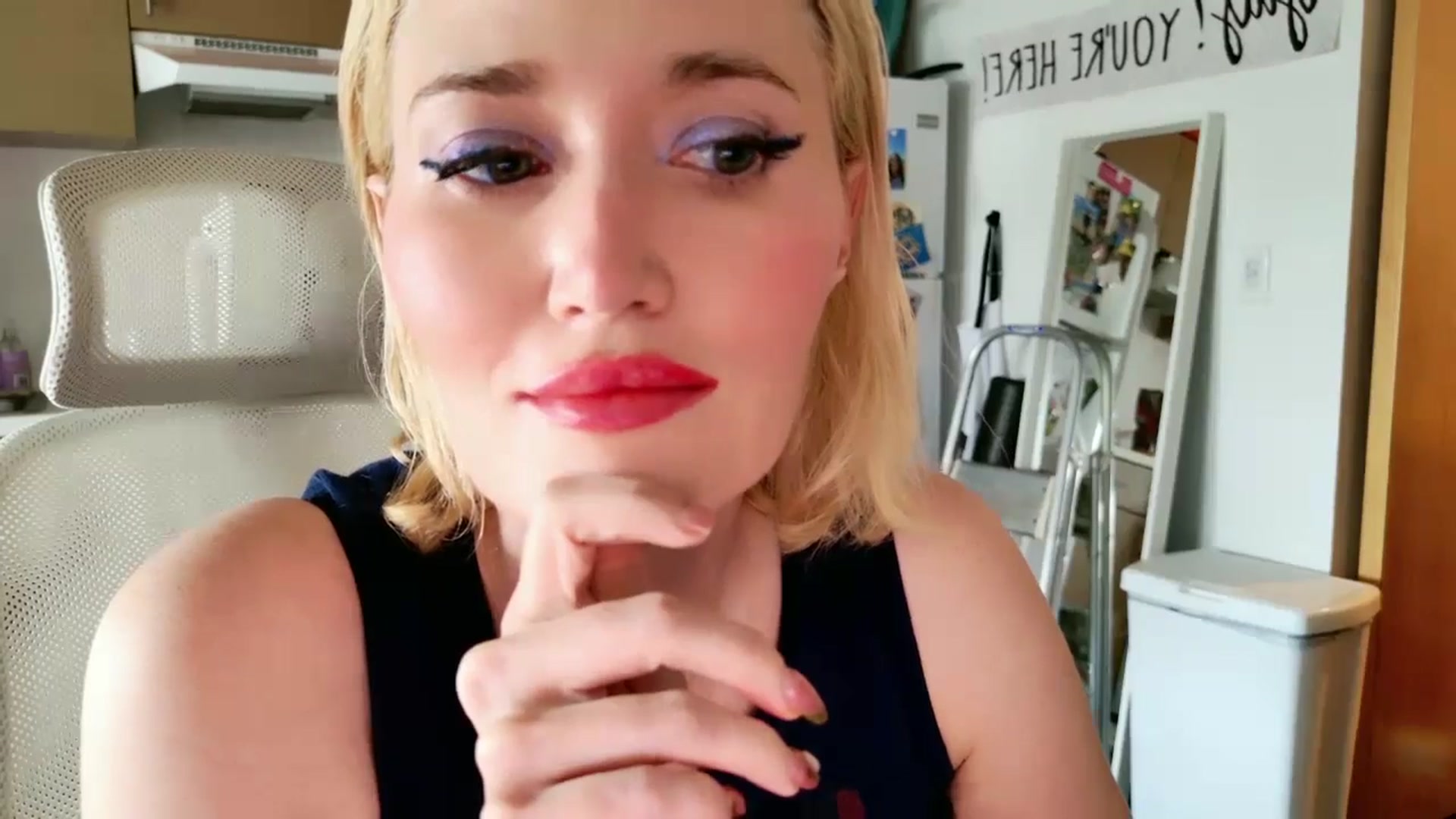 Gallery image thumbnail from Molly_Moans's myfreecams stream on, 05/13/2025, 19:06 image 17 of 20