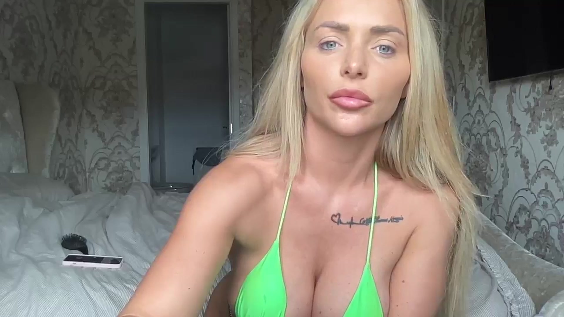 Gallery image thumbnail from Molly_XXX1's myfreecams stream on, 06/23/2024, 16:40 image 18 of 20