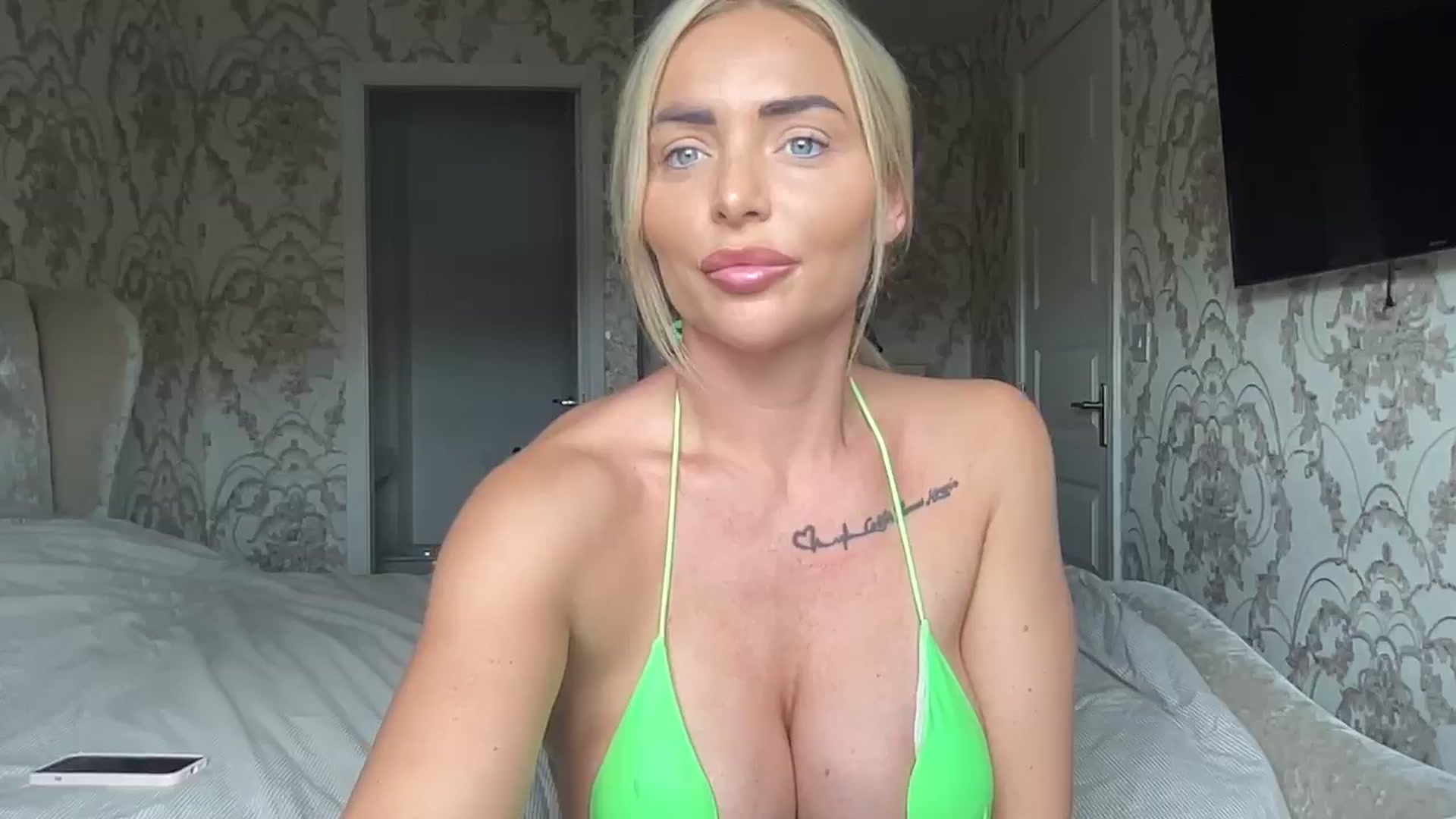 Gallery image thumbnail from Molly_XXX1's myfreecams stream on, 06/24/2024, 09:42 image 6 of 20
