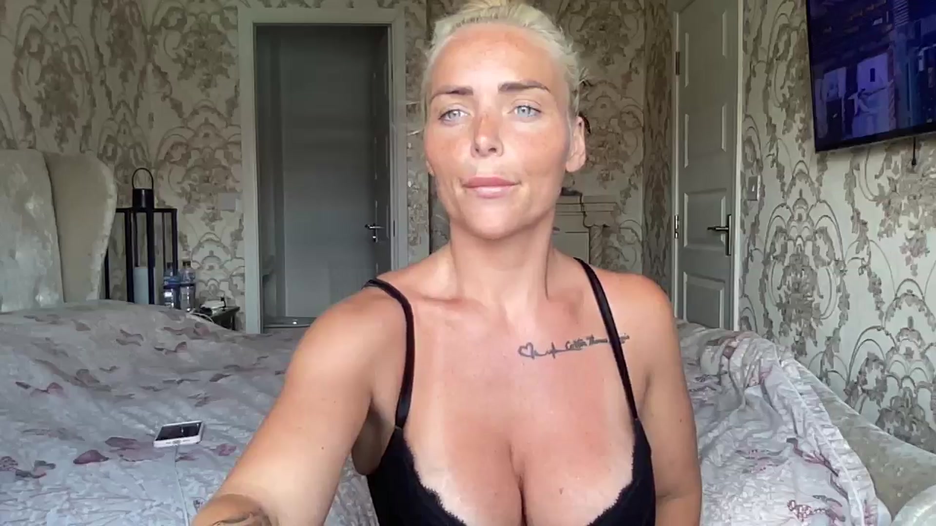 Gallery image thumbnail from Molly_XXX1's myfreecams stream on, 07/30/2024, 13:17 image 17 of 20