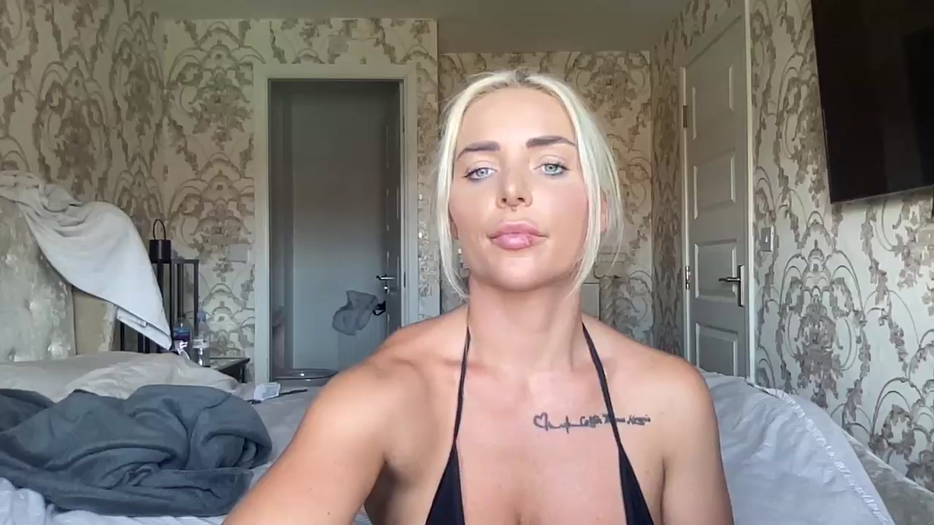 Gallery image thumbnail from Molly_XXX1's myfreecams stream on, 08/16/2024, 12:39 image 20 of 20