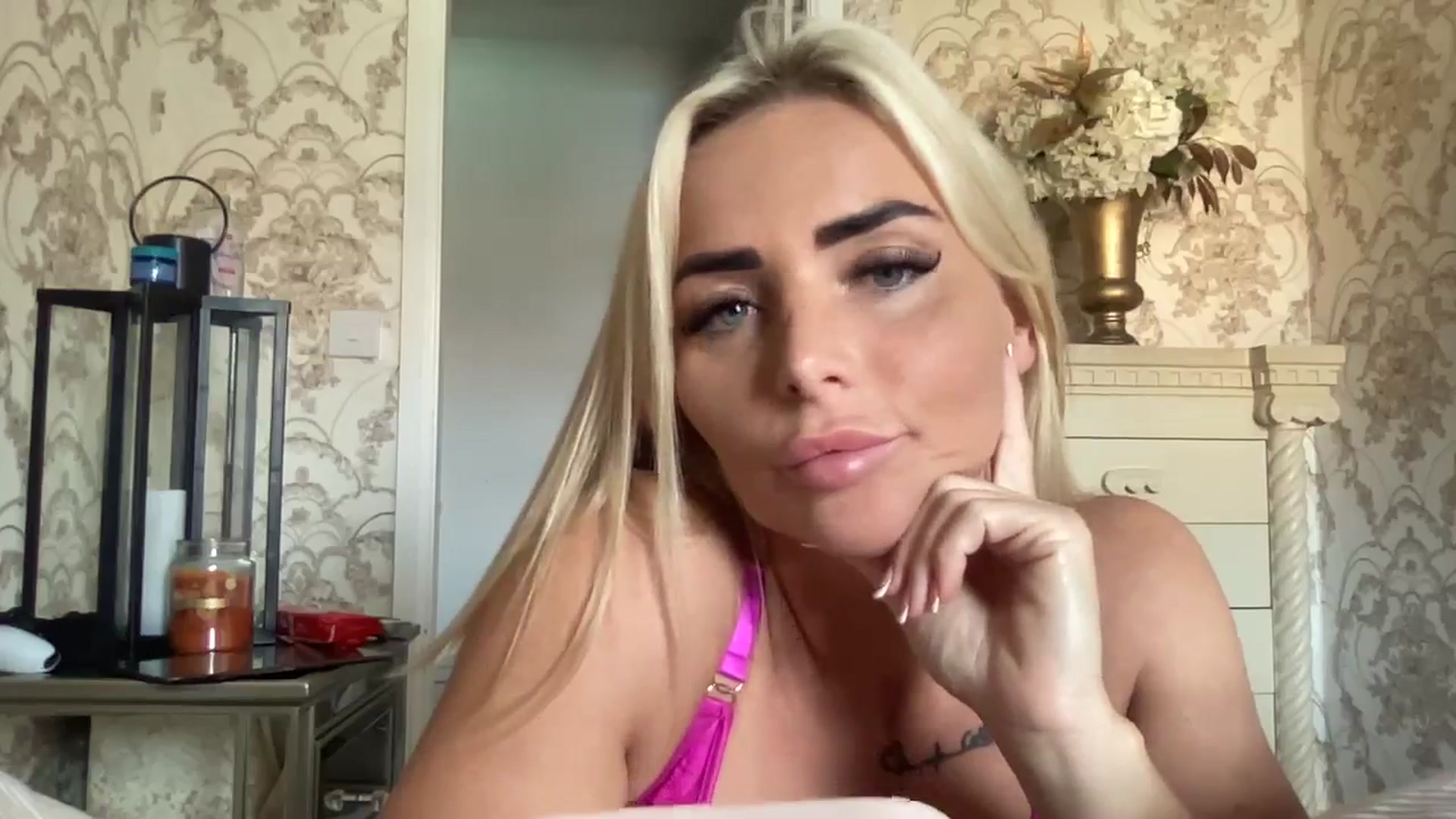 Gallery image thumbnail from Molly_XXX1's myfreecams stream on, 09/16/2024, 12:54 image 17 of 20