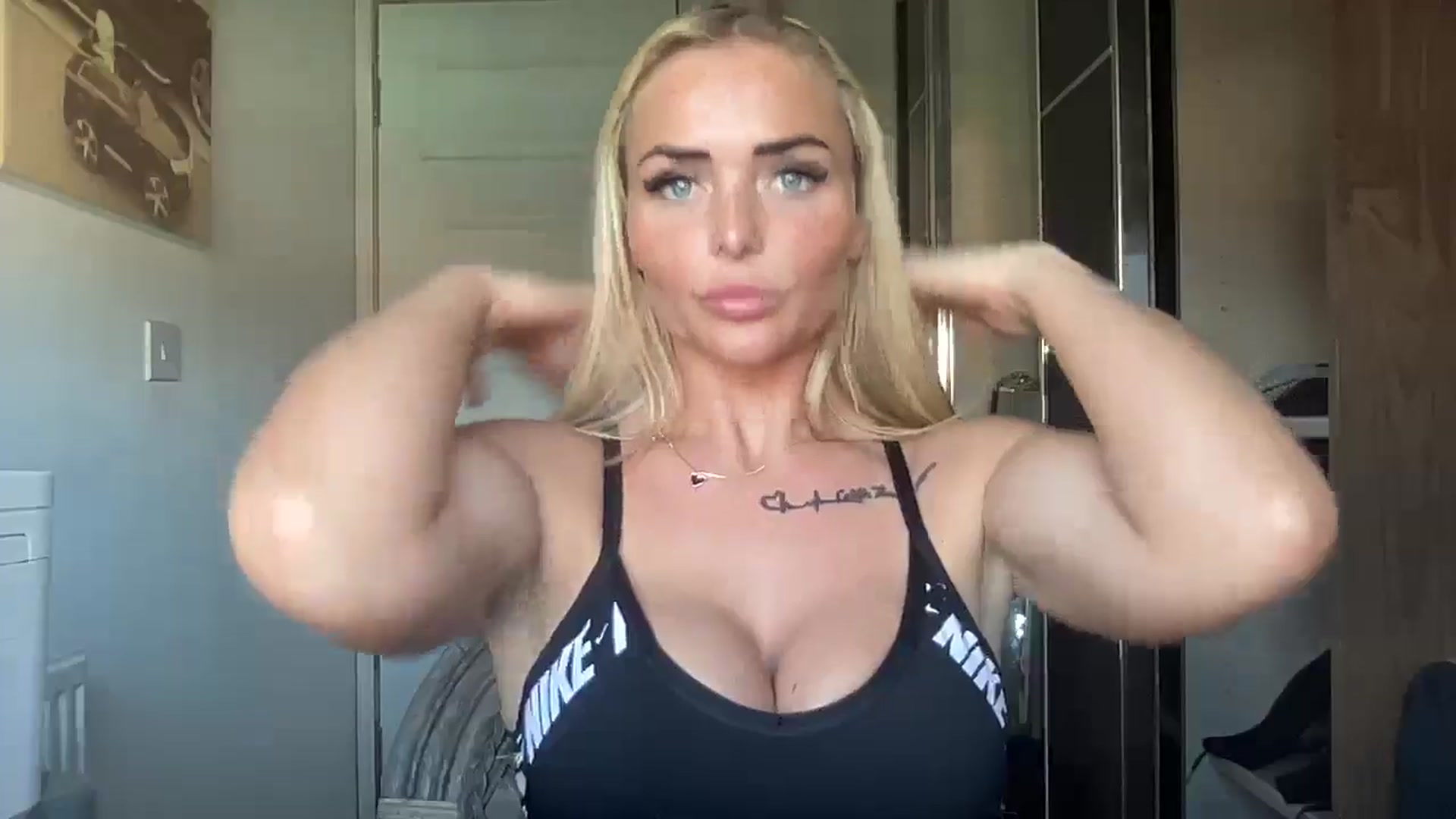 Gallery image thumbnail from Molly_XXX1's myfreecams stream on, 10/19/2024, 11:09 image 18 of 20