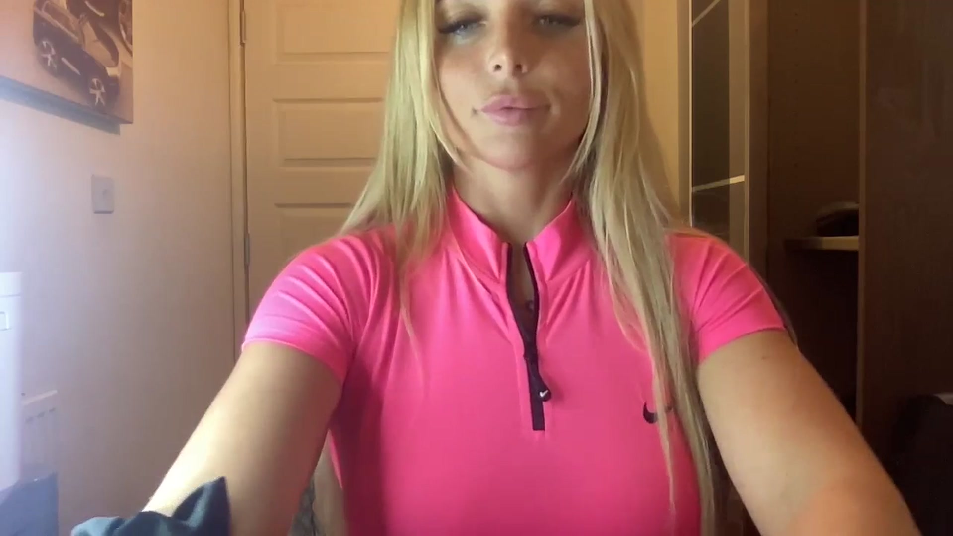 Gallery image thumbnail from Molly_XXX1's myfreecams stream on, 10/21/2024, 19:48 image 20 of 20