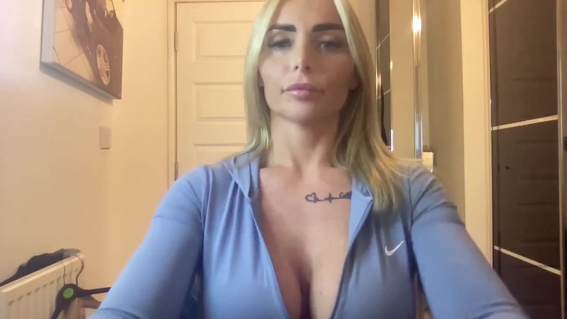 Gallery image thumbnail from Molly_XXX1's myfreecams stream on, 11/05/2024, 19:58 image 10 of 20