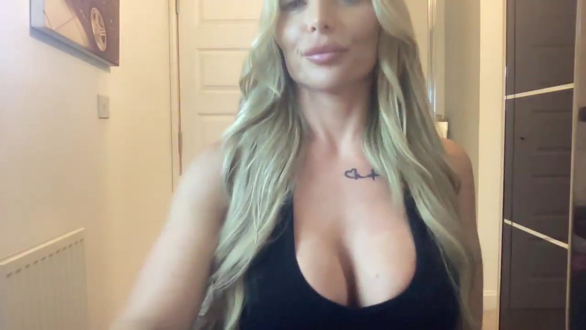 Gallery image thumbnail from Molly_XXX1's myfreecams stream on, 11/08/2024, 17:01 image 16 of 20