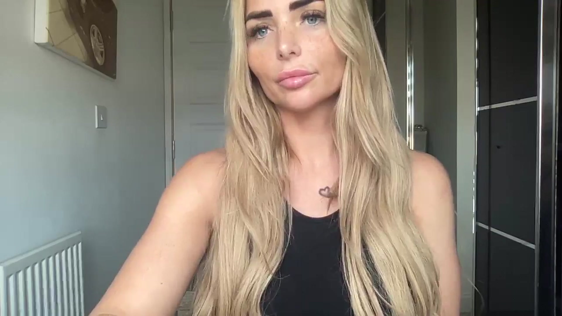 Gallery image thumbnail from Molly_XXX1's myfreecams stream on, 11/12/2024, 10:26 image 8 of 20
