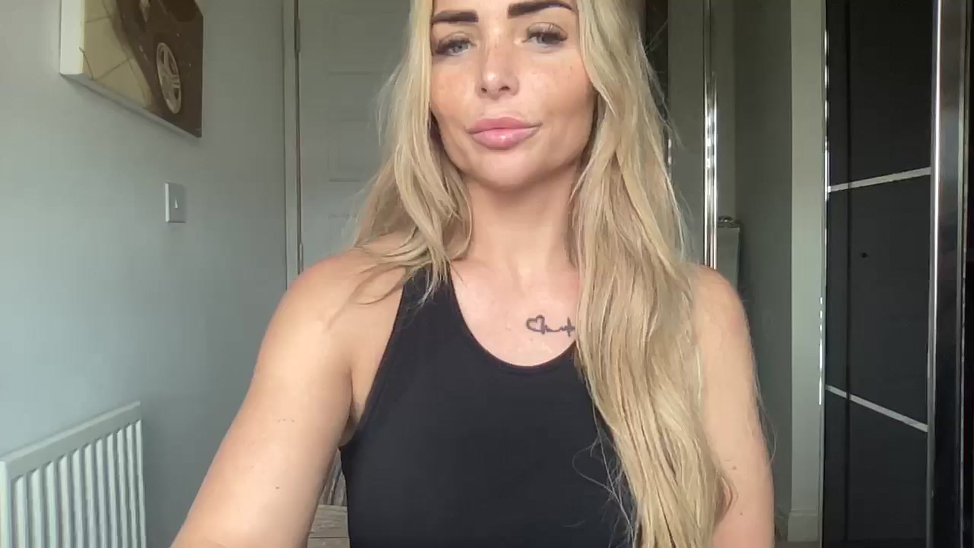 Gallery image thumbnail from Molly_XXX1's myfreecams stream on, 11/12/2024, 10:26 image 2 of 20
