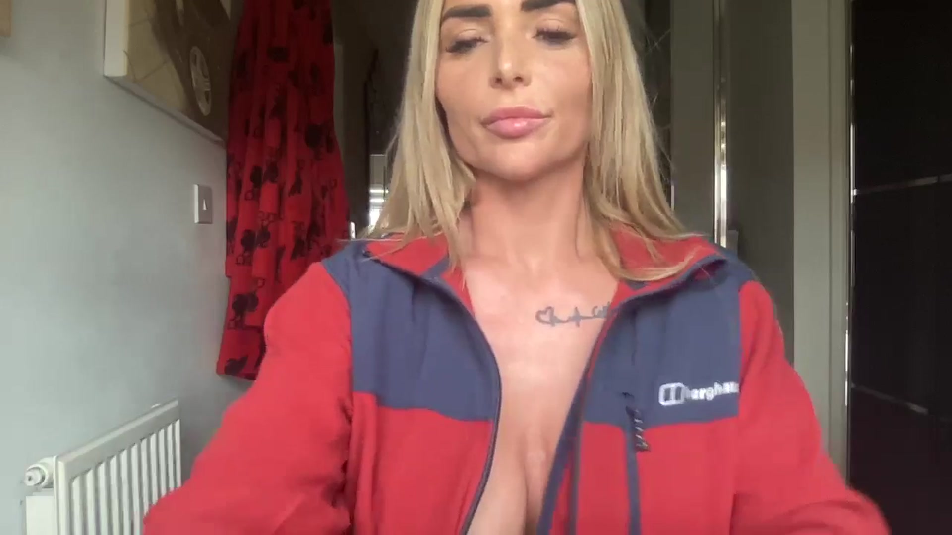 Gallery image thumbnail from Molly_XXX1's myfreecams stream on, 11/15/2024, 13:27 image 16 of 20