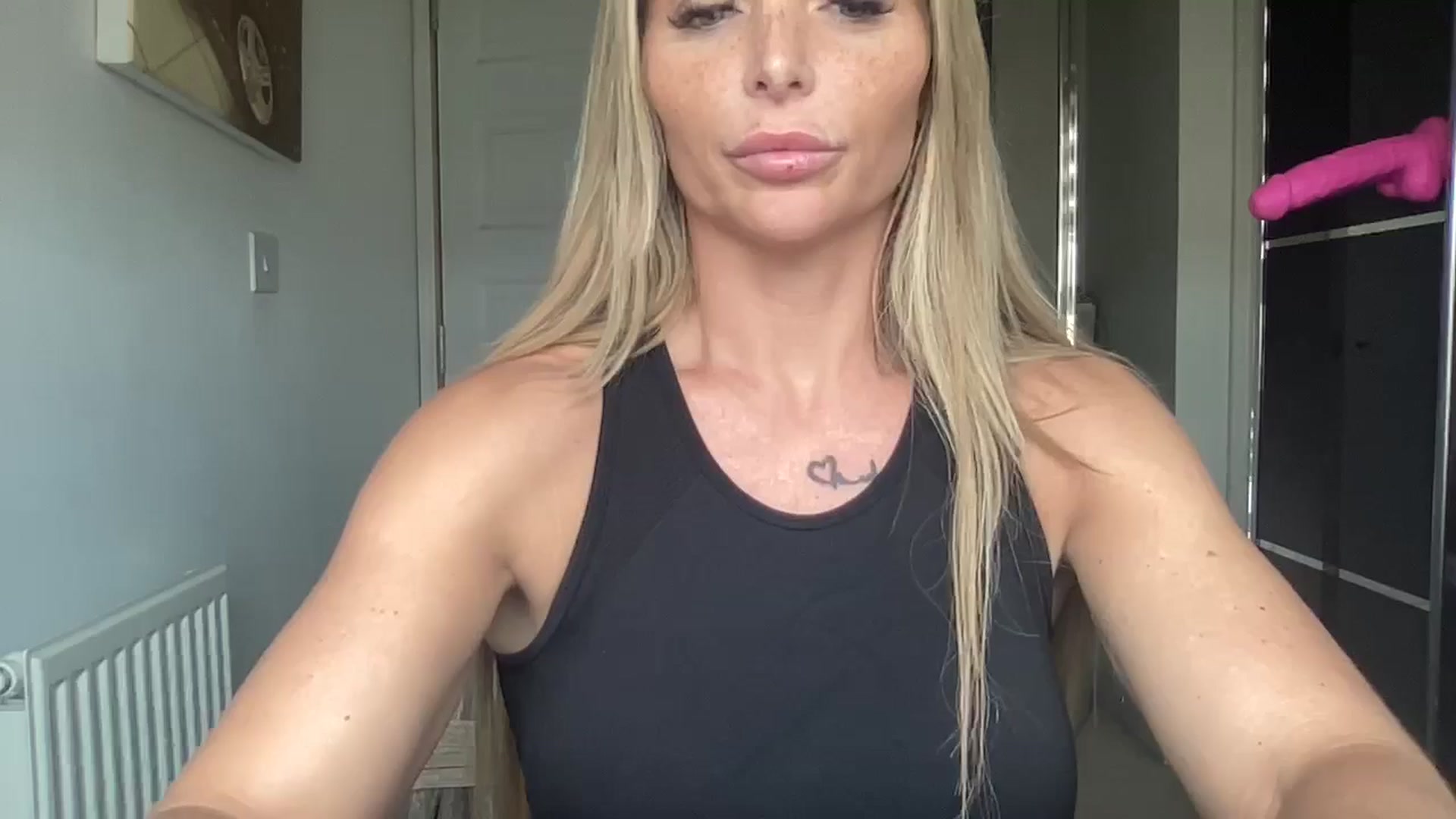 Gallery image thumbnail from Molly_XXX1's myfreecams stream on, 11/18/2024, 11:19 image 2 of 20