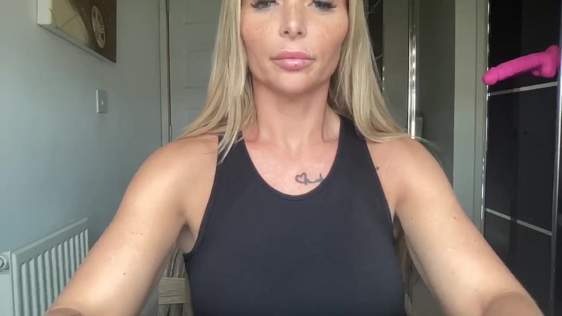 Gallery image thumbnail from Molly_XXX1's myfreecams stream on, 11/18/2024, 11:19 image 6 of 20