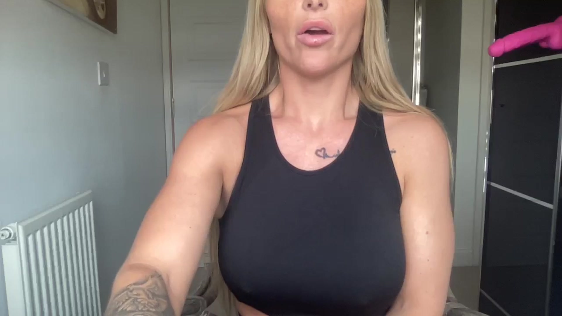 Gallery image thumbnail from Molly_XXX1's myfreecams stream on, 11/18/2024, 11:39 image 14 of 20