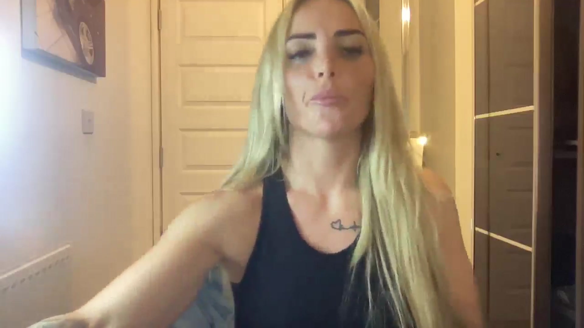 Gallery image thumbnail from Molly_XXX1's myfreecams stream on, 12/05/2024, 18:33 image 20 of 20