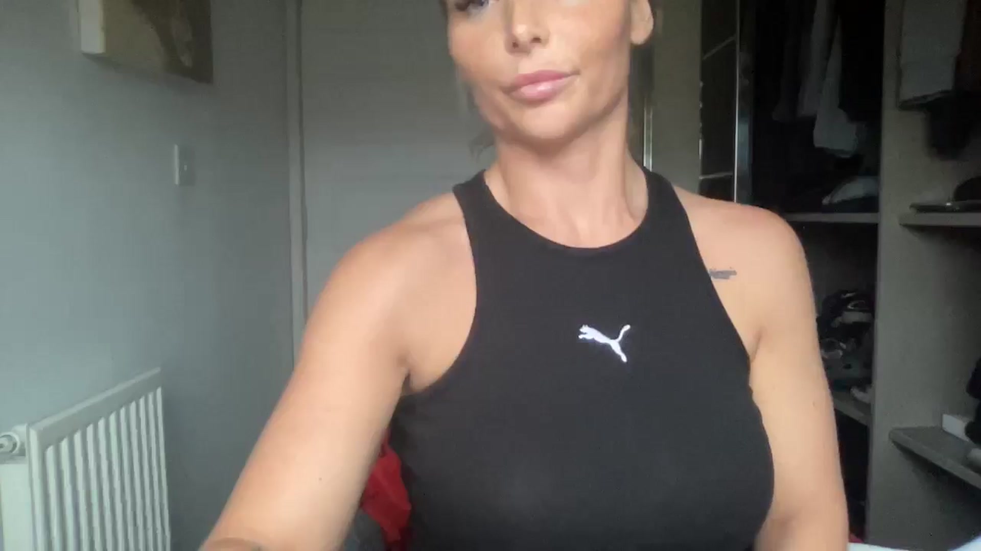 Gallery image thumbnail from Molly_XXX1's myfreecams stream on, 12/16/2024, 14:39 image 10 of 20