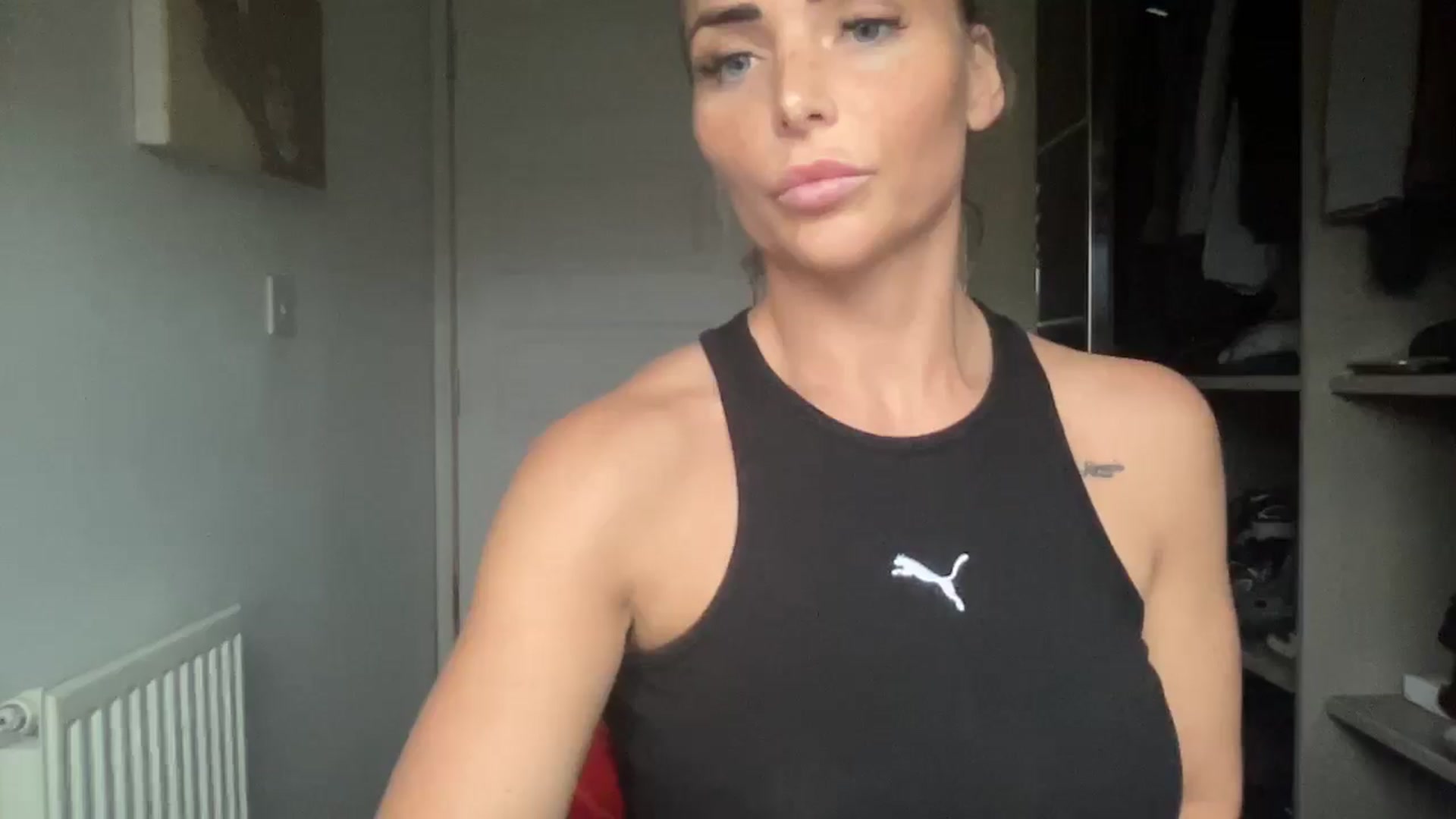 Gallery image thumbnail from Molly_XXX1's myfreecams stream on, 12/16/2024, 14:39 image 14 of 20