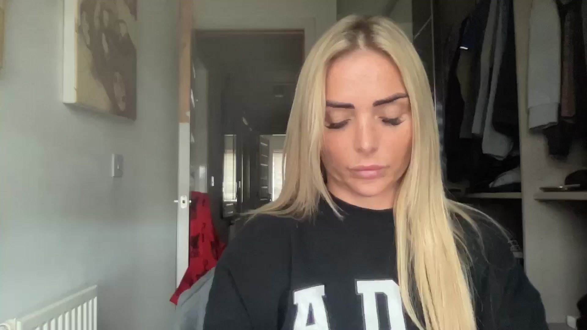 Gallery image thumbnail from Molly_XXX1's myfreecams stream on, 12/18/2024, 12:53 image 11 of 20