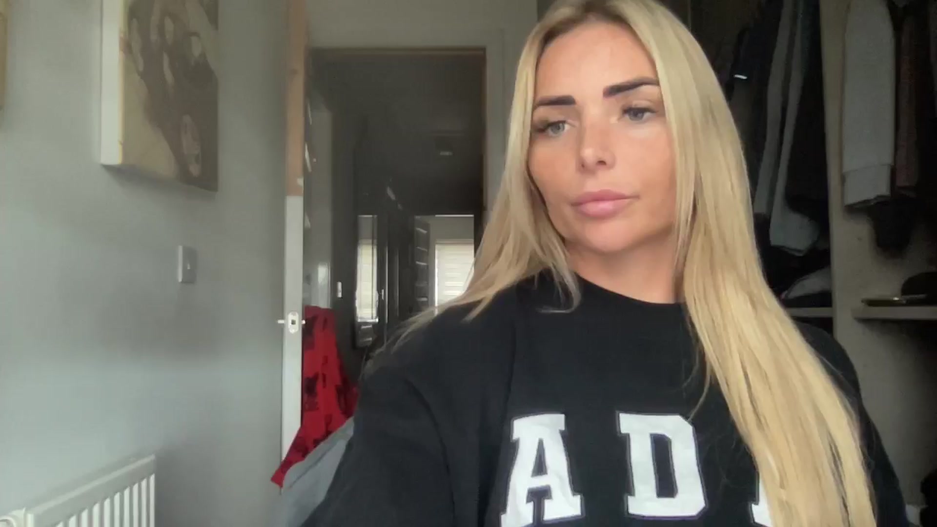 Gallery image thumbnail from Molly_XXX1's myfreecams stream on, 12/18/2024, 12:53 image 18 of 20