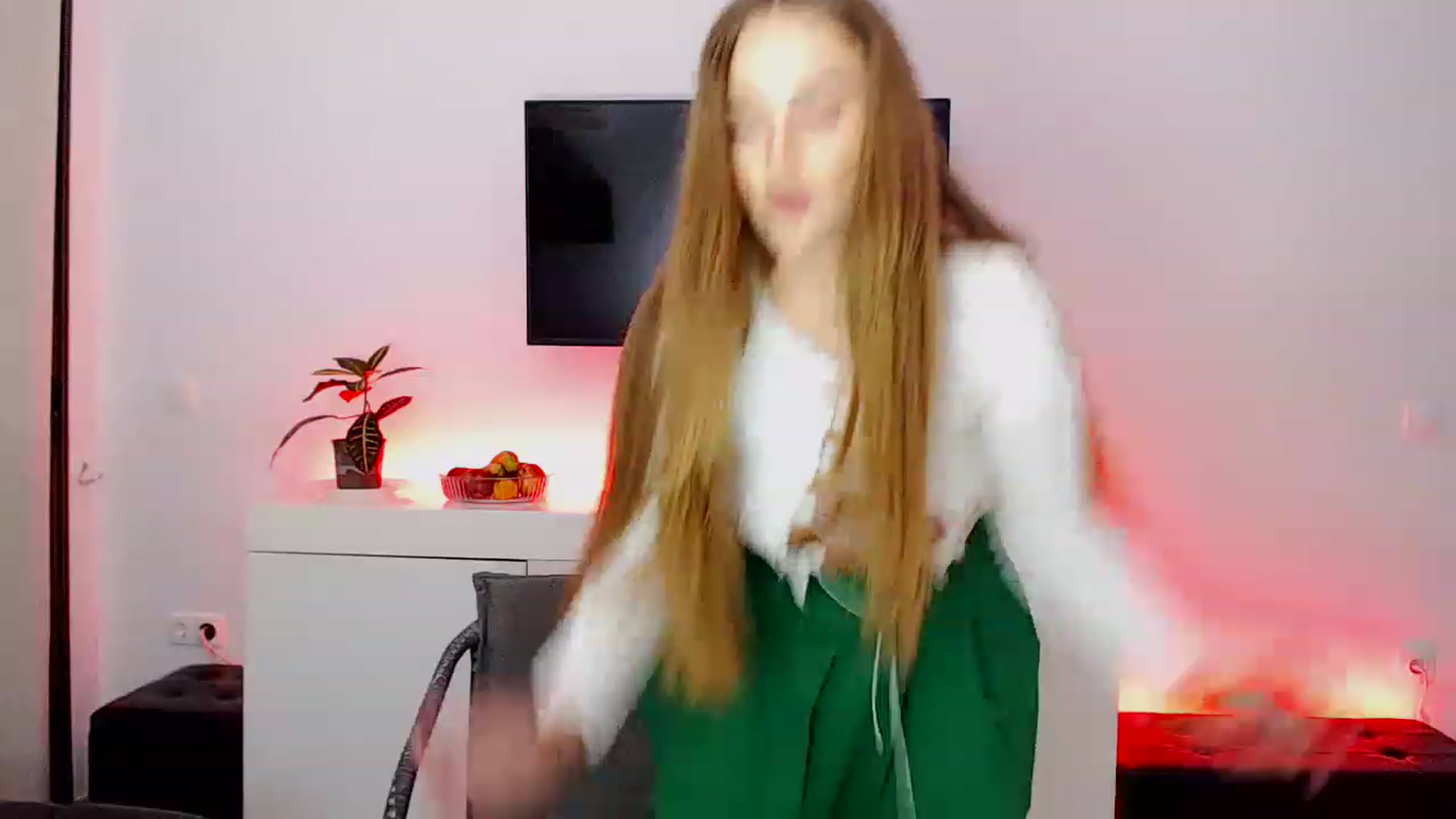 Gallery image thumbnail from Molly_here's myfreecams stream on, 12/06/2022, 02:22 image 10 of 20