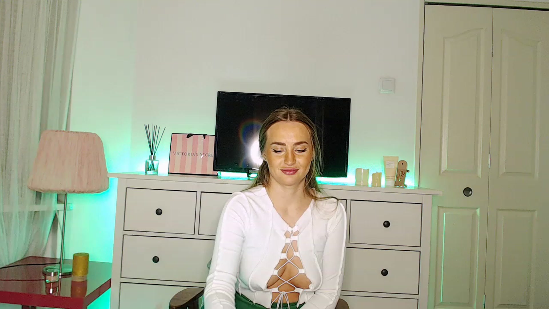 Gallery image thumbnail from Molly_here's myfreecams stream on, 01/19/2023, 03:00 image 11 of 20