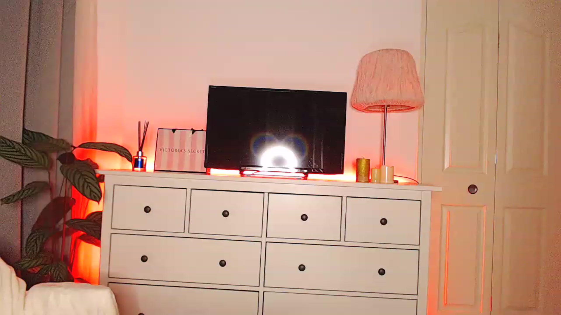 Gallery image thumbnail from Molly_here's myfreecams stream on, 03/25/2023, 03:08 image 3 of 20