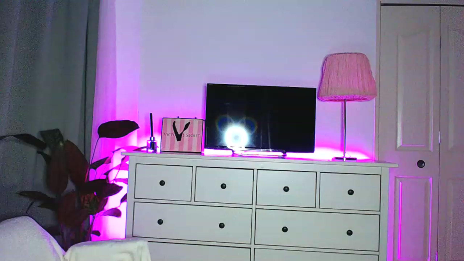 Gallery image thumbnail from Molly_here's myfreecams stream on, 05/11/2023, 02:21 image 15 of 20