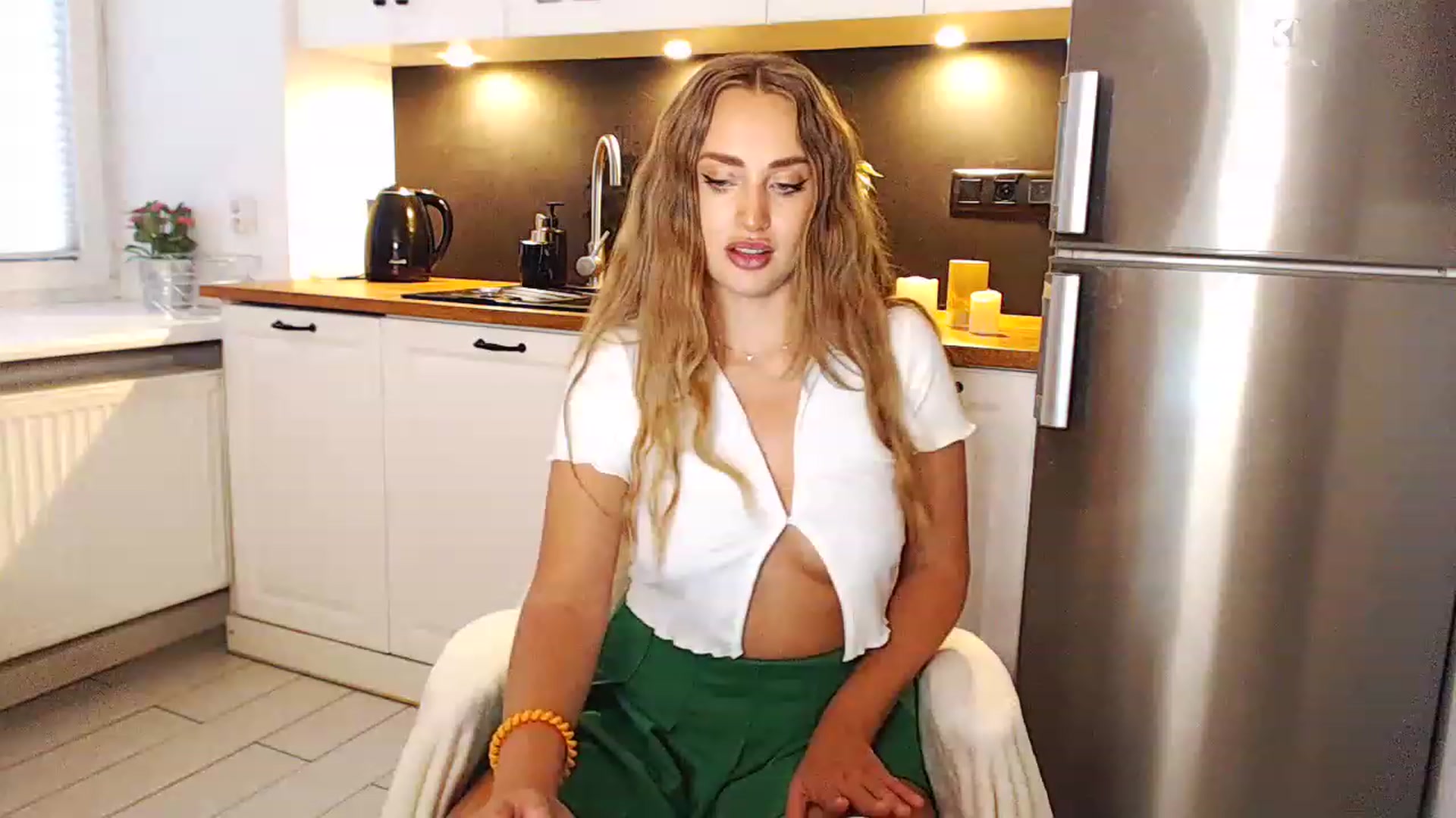 Gallery image thumbnail from Molly_here's myfreecams stream on, 06/26/2023, 03:28 image 8 of 20