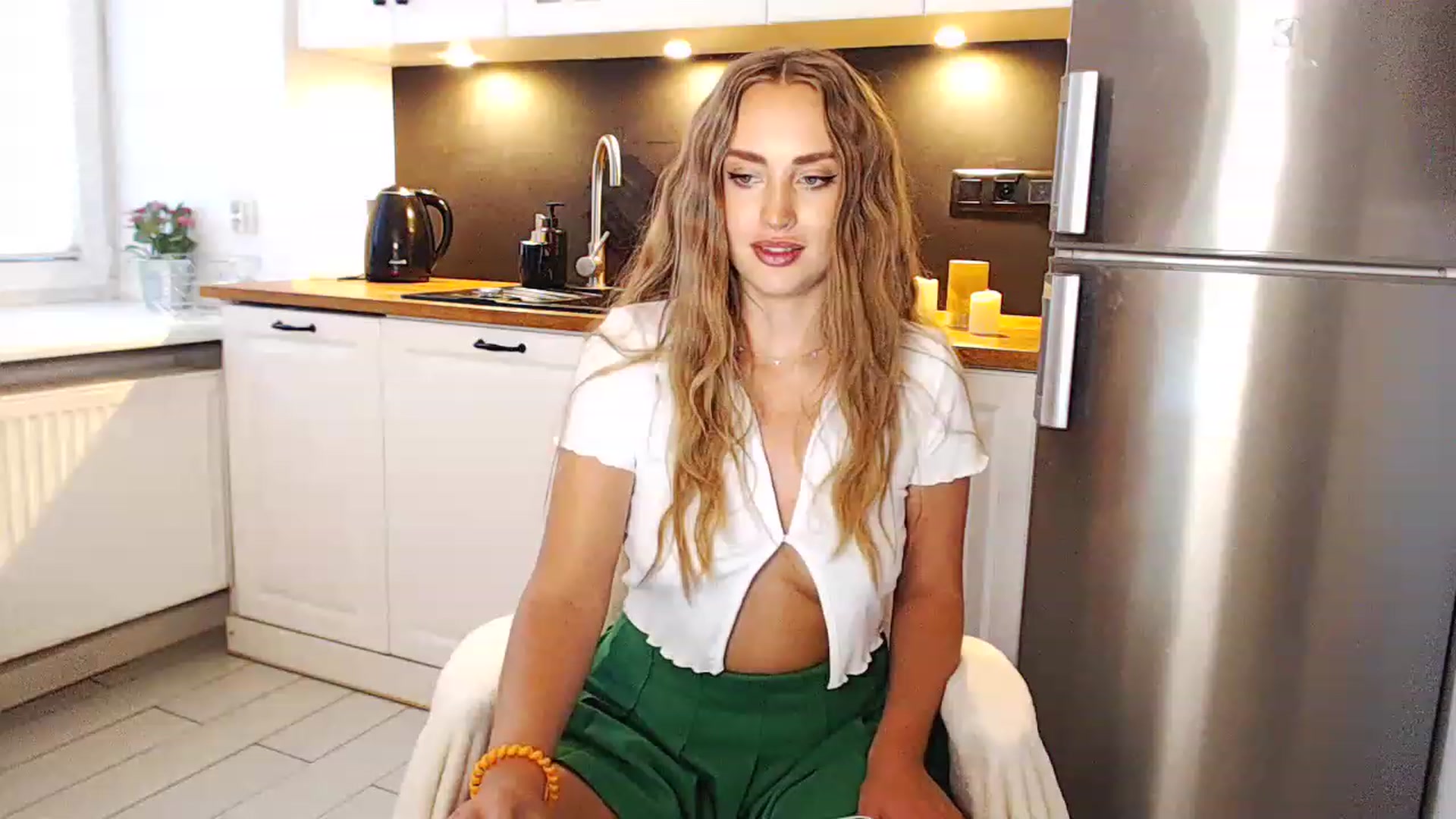 Gallery image thumbnail from Molly_here's myfreecams stream on, 06/26/2023, 03:28 image 13 of 20