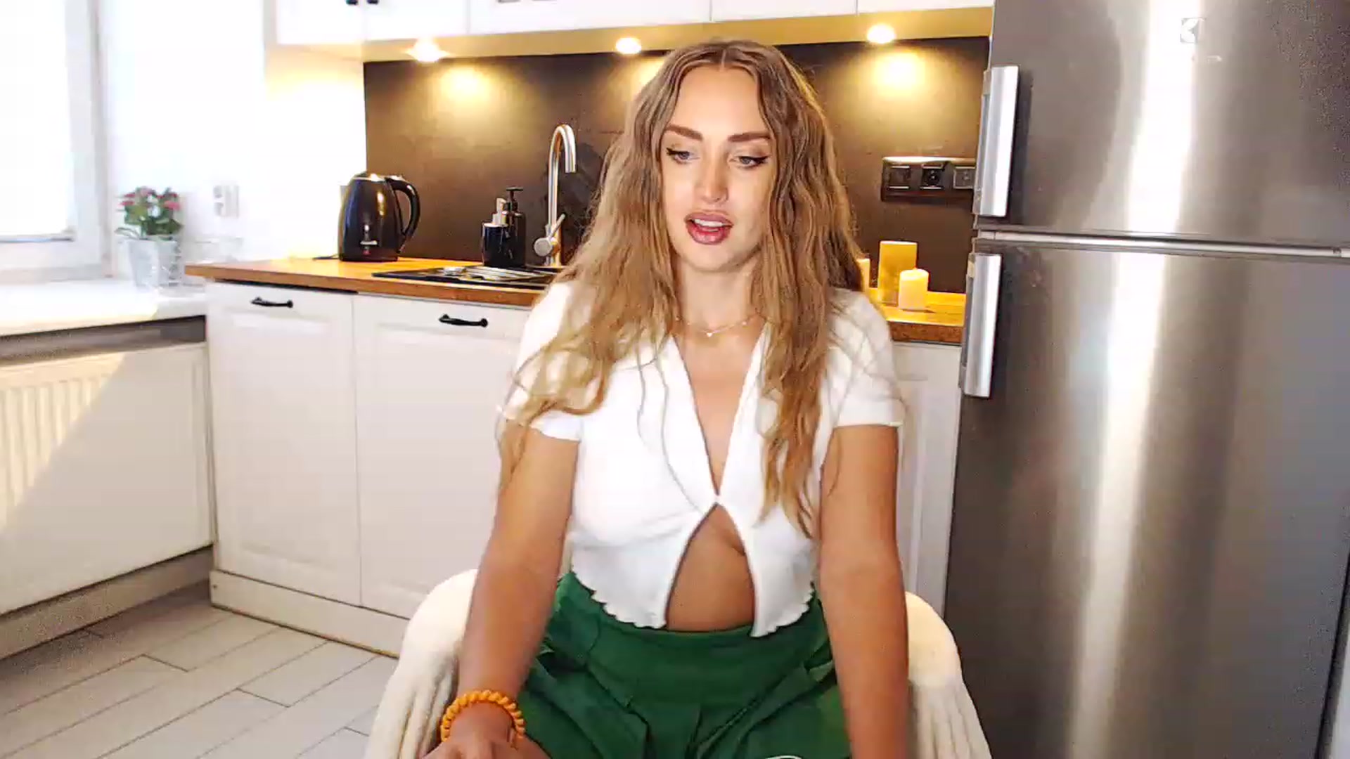 Gallery image thumbnail from Molly_here's myfreecams stream on, 06/26/2023, 03:28 image 14 of 20