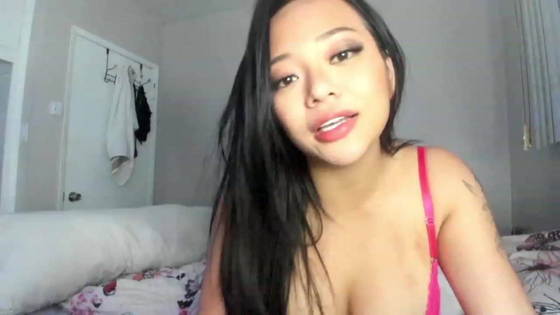 Gallery image thumbnail from Mollybaee's myfreecams stream on, 12/29/2022, 08:48 image 7 of 20