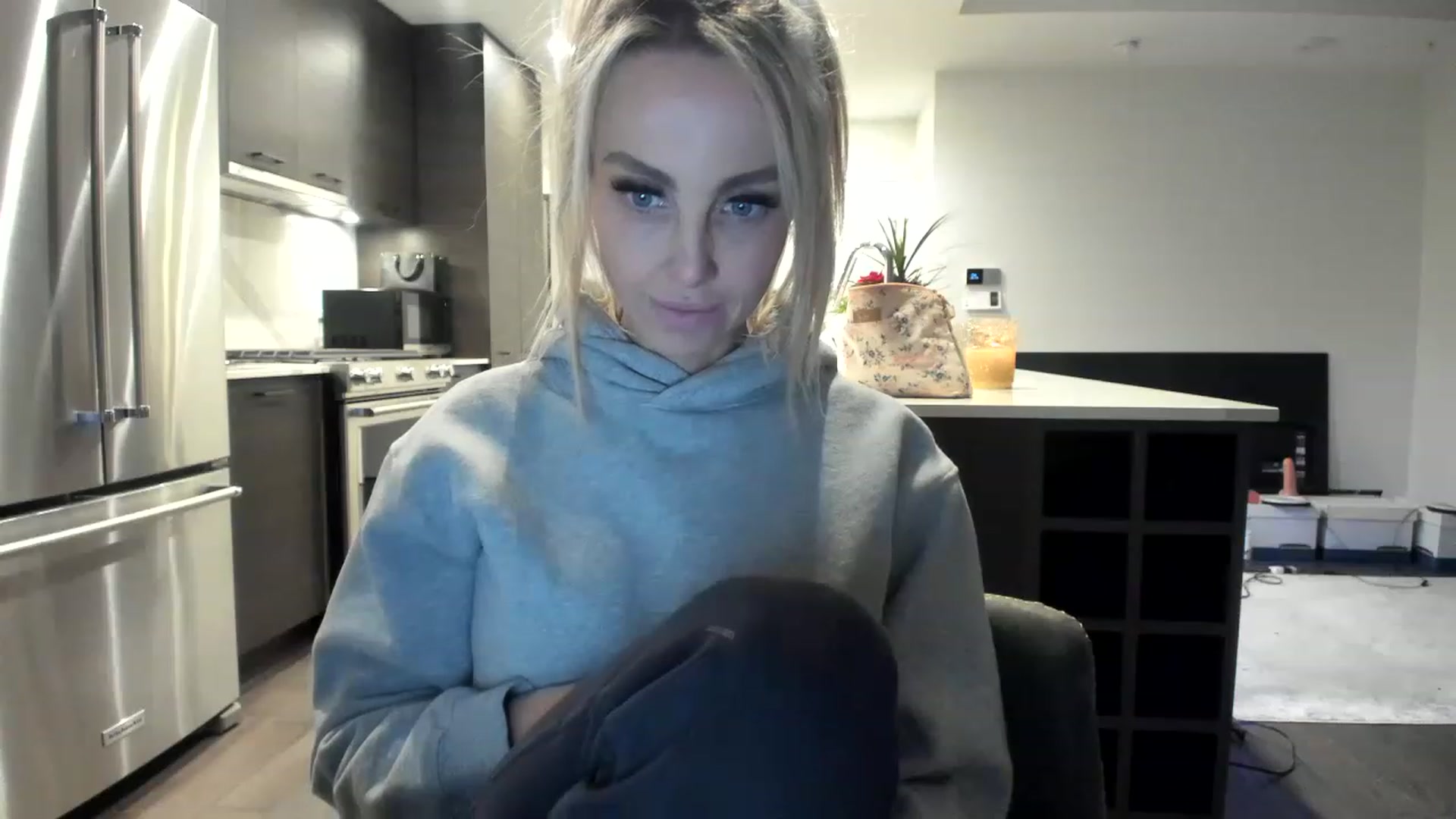 Gallery image thumbnail from Mollyboots's myfreecams stream on, 12/04/2022, 06:09 image 12 of 20