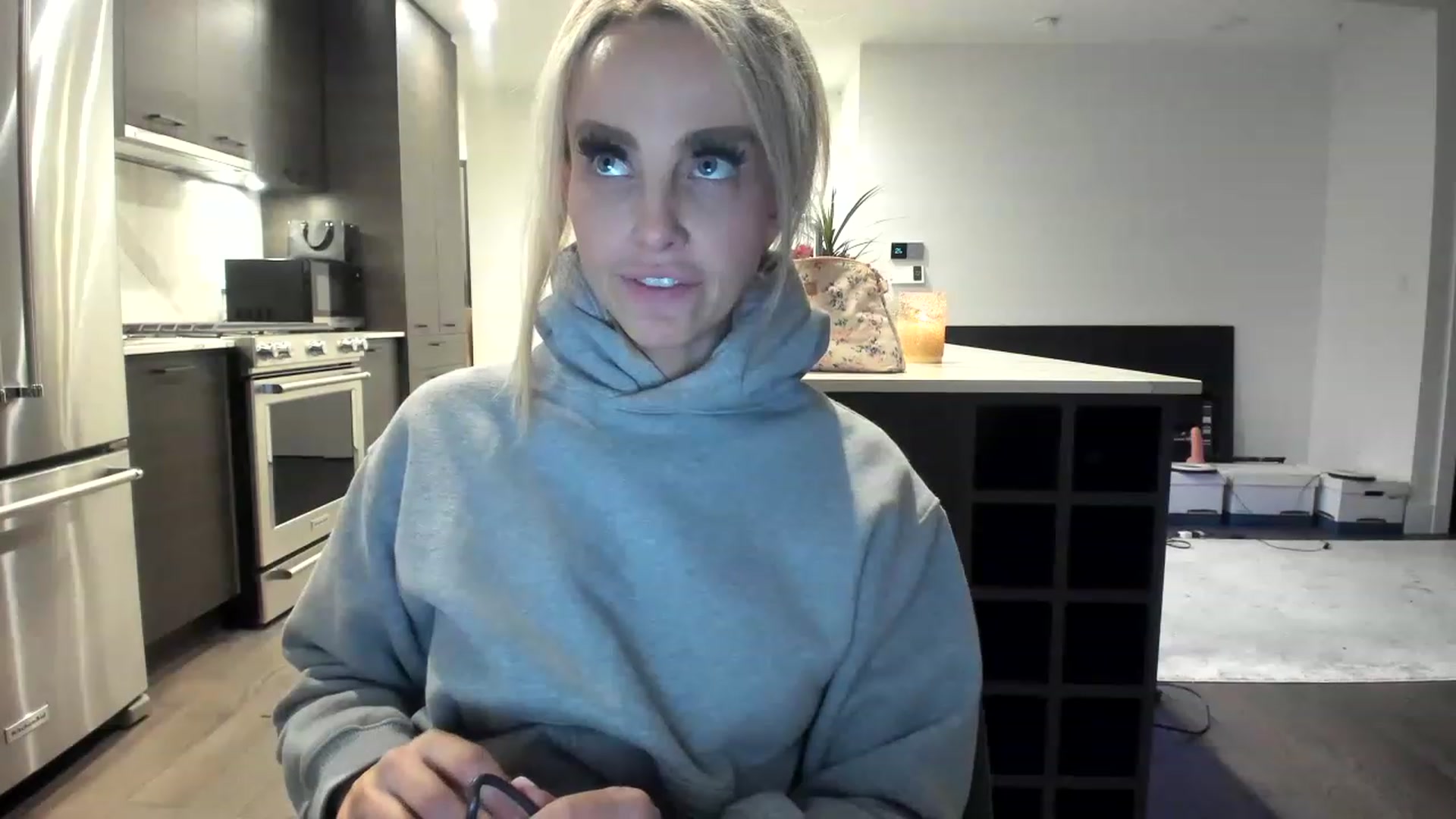 Gallery image thumbnail from Mollyboots's myfreecams stream on, 12/04/2022, 06:09 image 16 of 20