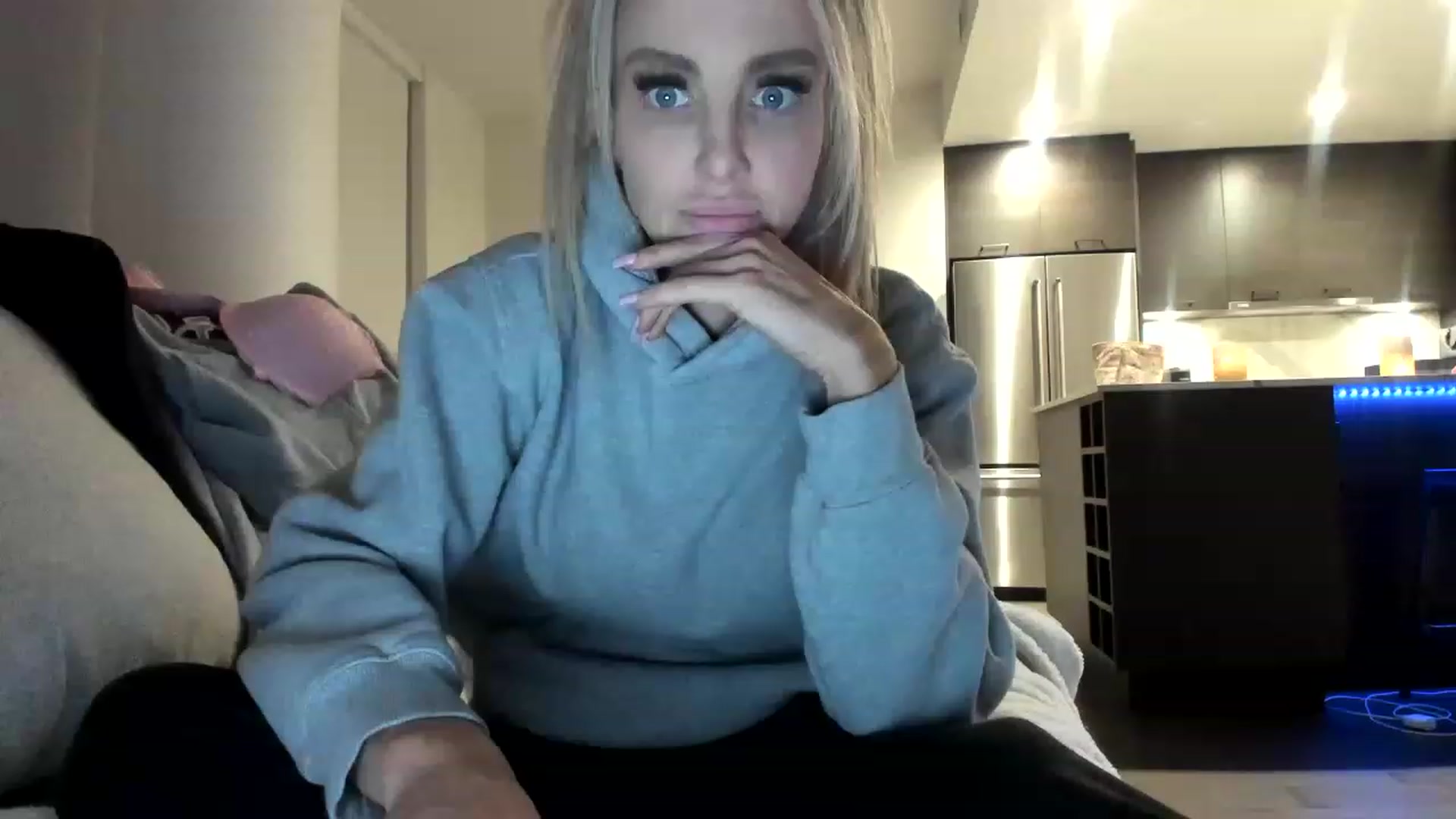 Gallery image thumbnail from Mollyboots's myfreecams stream on, 12/04/2022, 06:09 image 6 of 20
