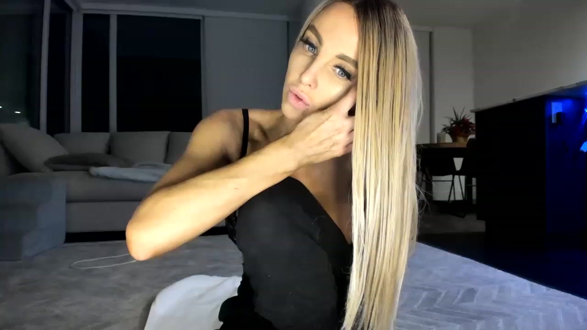 Gallery image thumbnail from Mollyboots's myfreecams stream on, 12/06/2022, 04:34 image 16 of 20