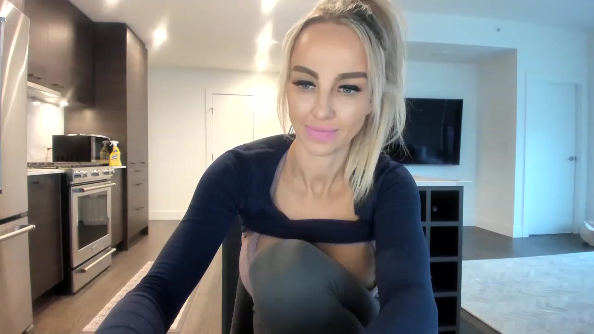 Gallery image thumbnail from Mollyboots's myfreecams stream on, 12/09/2022, 23:55 image 4 of 20