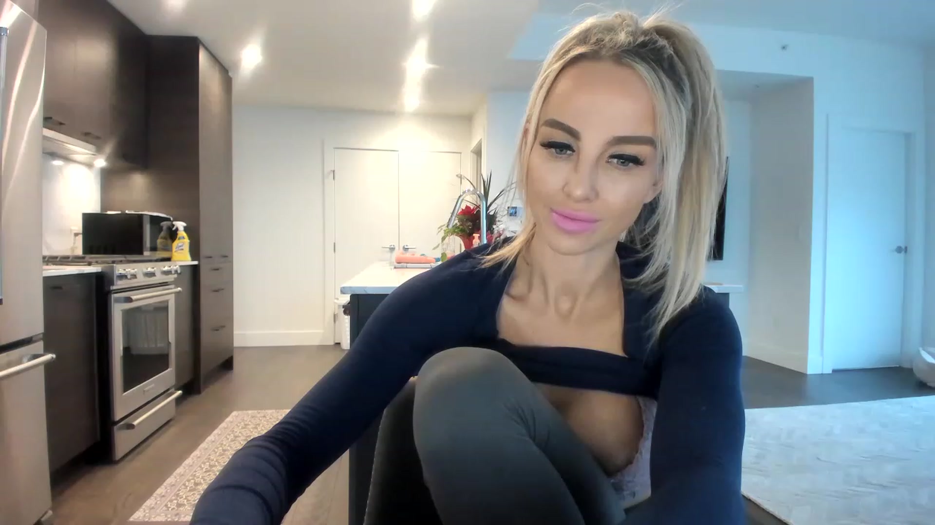 Gallery image thumbnail from Mollyboots's myfreecams stream on, 12/09/2022, 23:55 image 2 of 20
