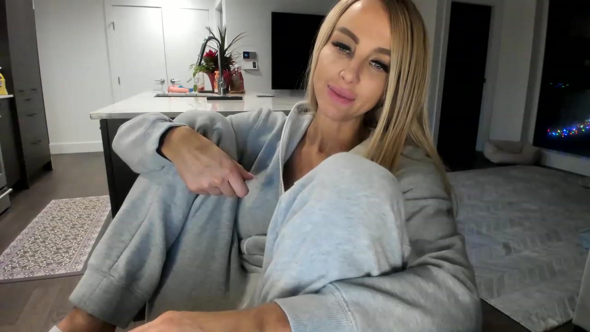 Gallery image thumbnail from Mollyboots's myfreecams stream on, 12/10/2022, 04:09 image 18 of 20