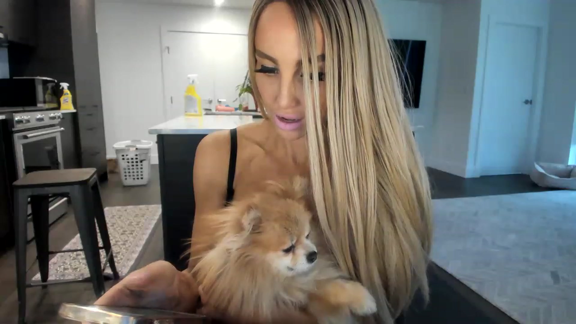 Gallery image thumbnail from Mollyboots's myfreecams stream on, 12/10/2022, 23:09 image 2 of 20
