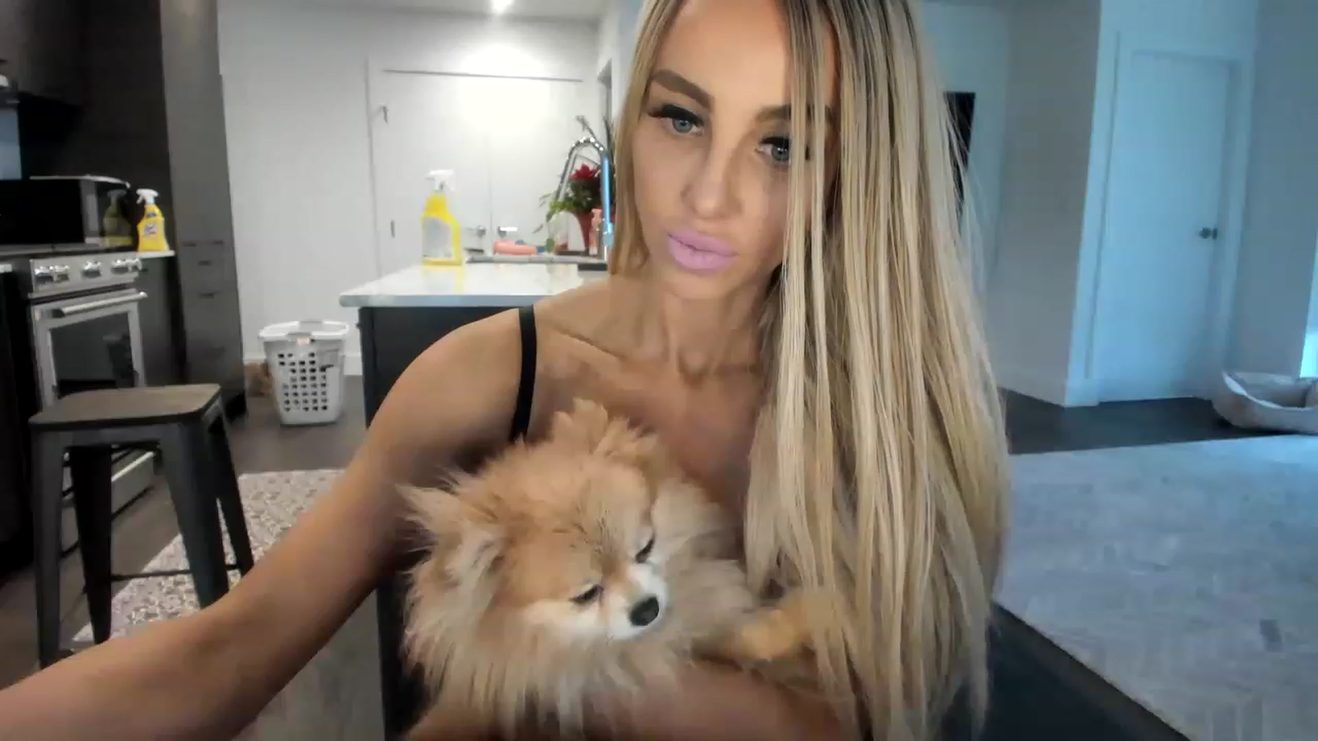 Gallery image thumbnail from Mollyboots's myfreecams stream on, 12/10/2022, 23:09 image 1 of 20