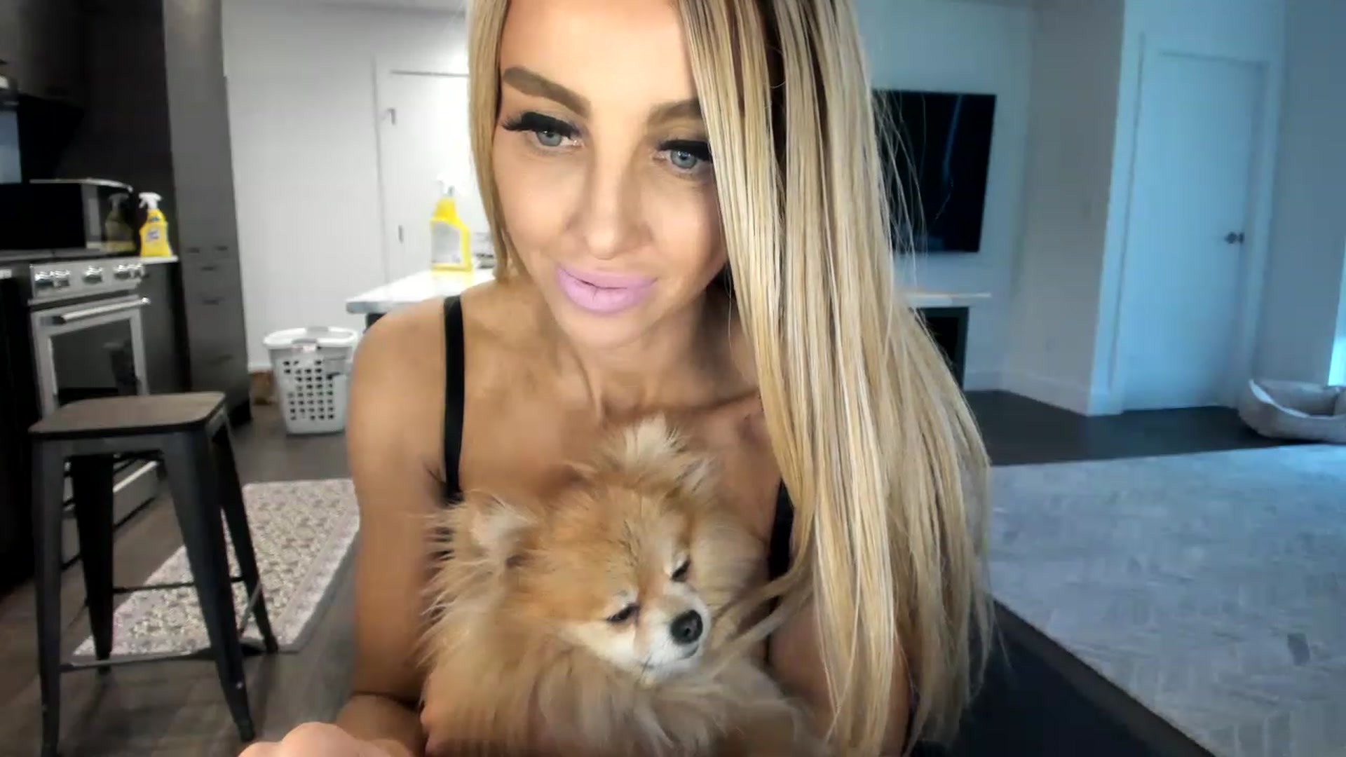 Gallery image thumbnail from Mollyboots's myfreecams stream on, 12/10/2022, 23:09 image 6 of 20