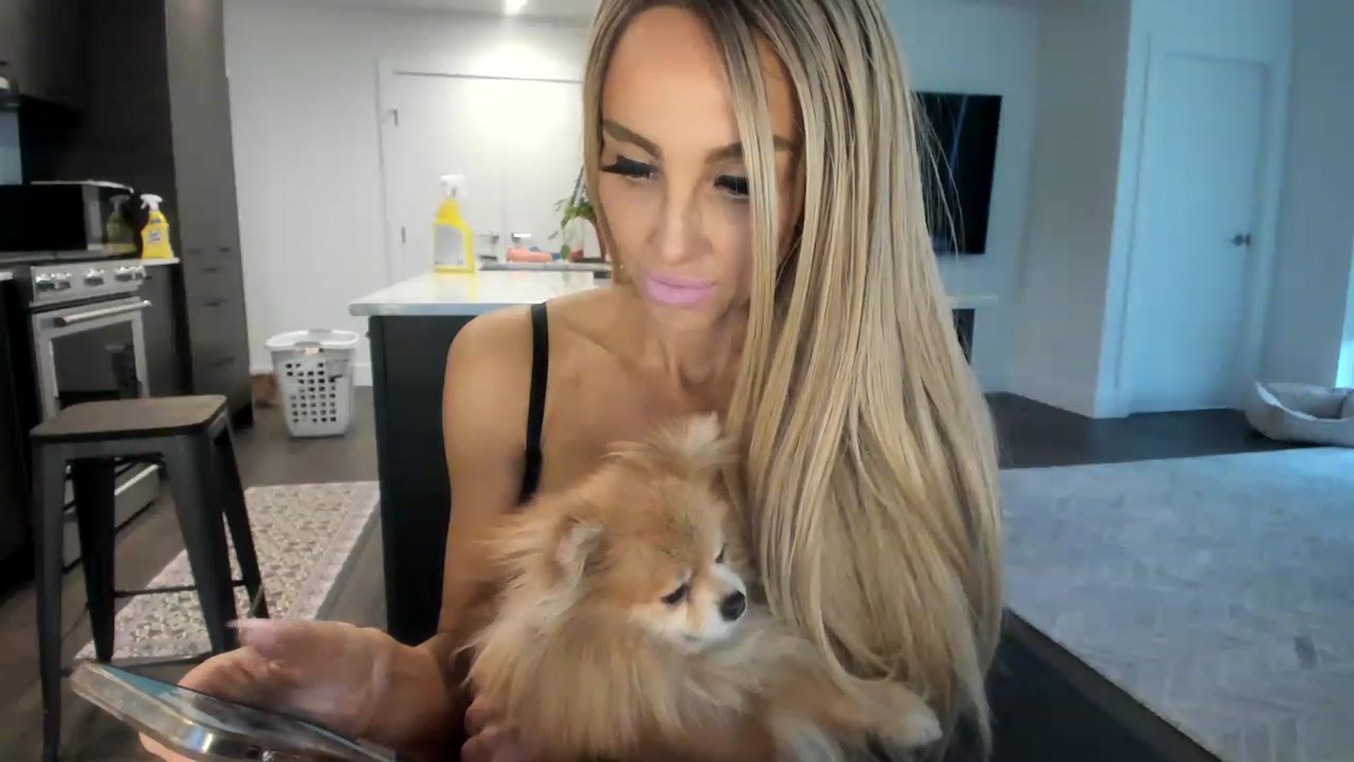 Gallery image thumbnail from Mollyboots's myfreecams stream on, 12/10/2022, 23:09 image 3 of 20