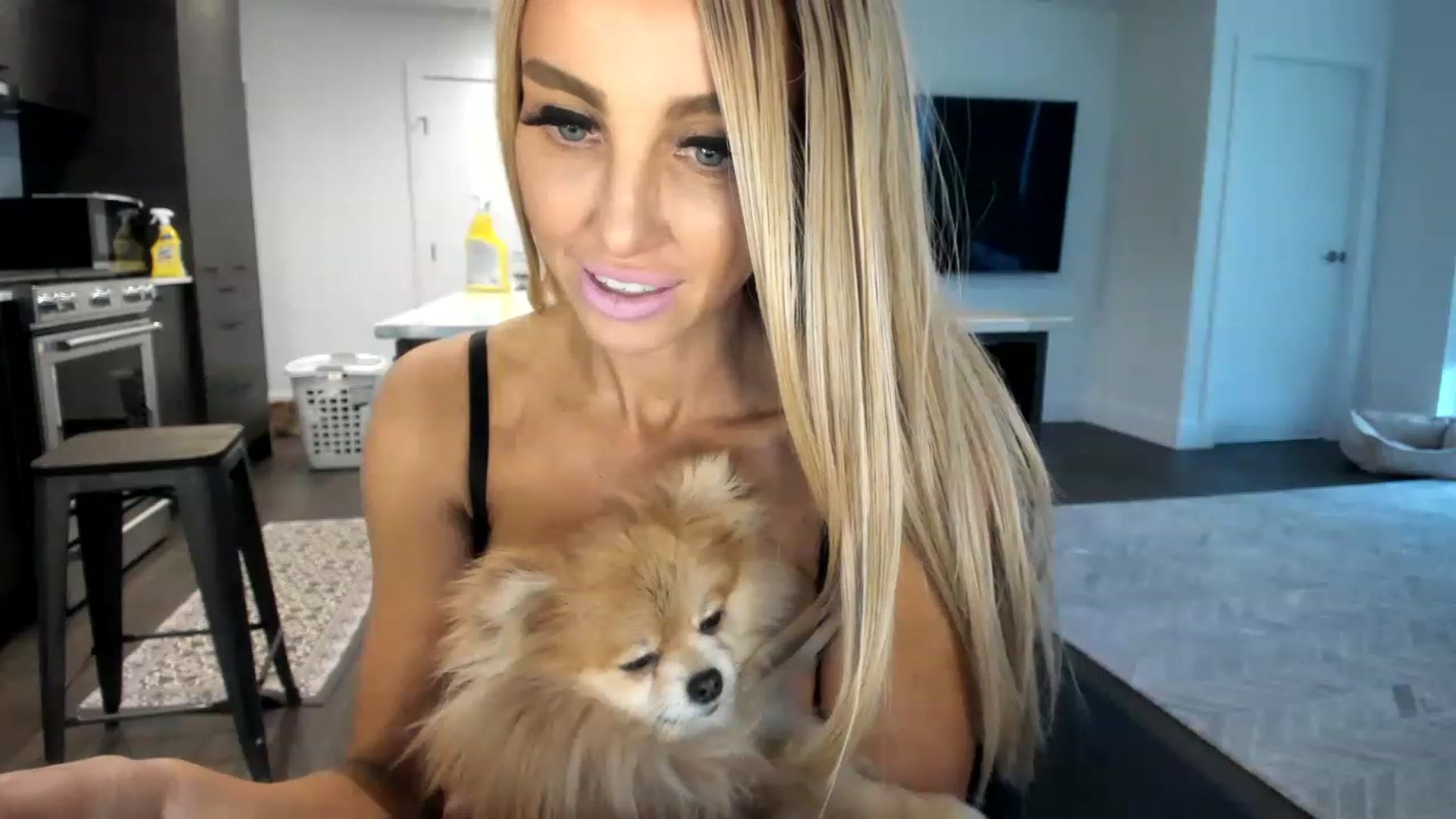Gallery image thumbnail from Mollyboots's myfreecams stream on, 12/10/2022, 23:09 image 5 of 20