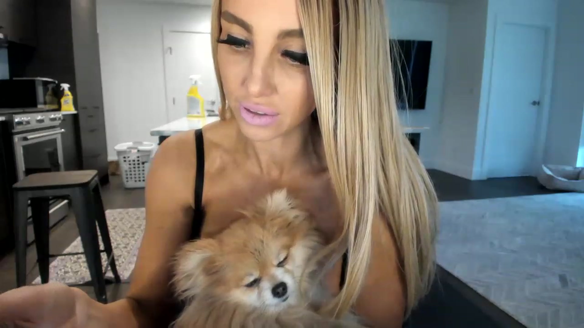 Gallery image thumbnail from Mollyboots's myfreecams stream on, 12/10/2022, 23:09 image 4 of 20