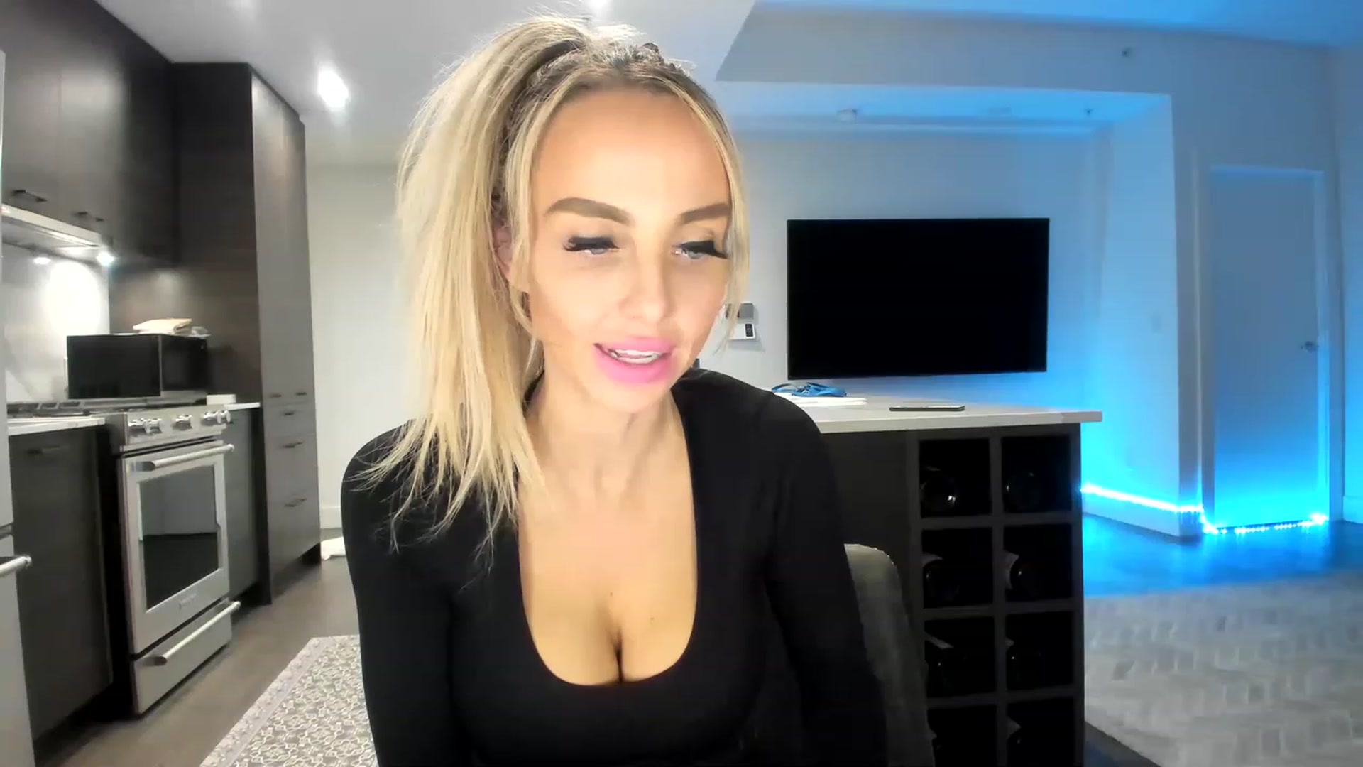 Gallery image thumbnail from Mollyboots's myfreecams stream on, 01/12/2023, 01:22 image 10 of 20
